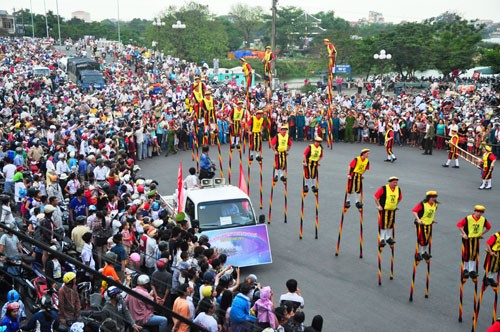 ສິລະປະວົງຄະນະຍາດຢູ່ງານ Festival ເຫ້ວ 2014 - ảnh 2